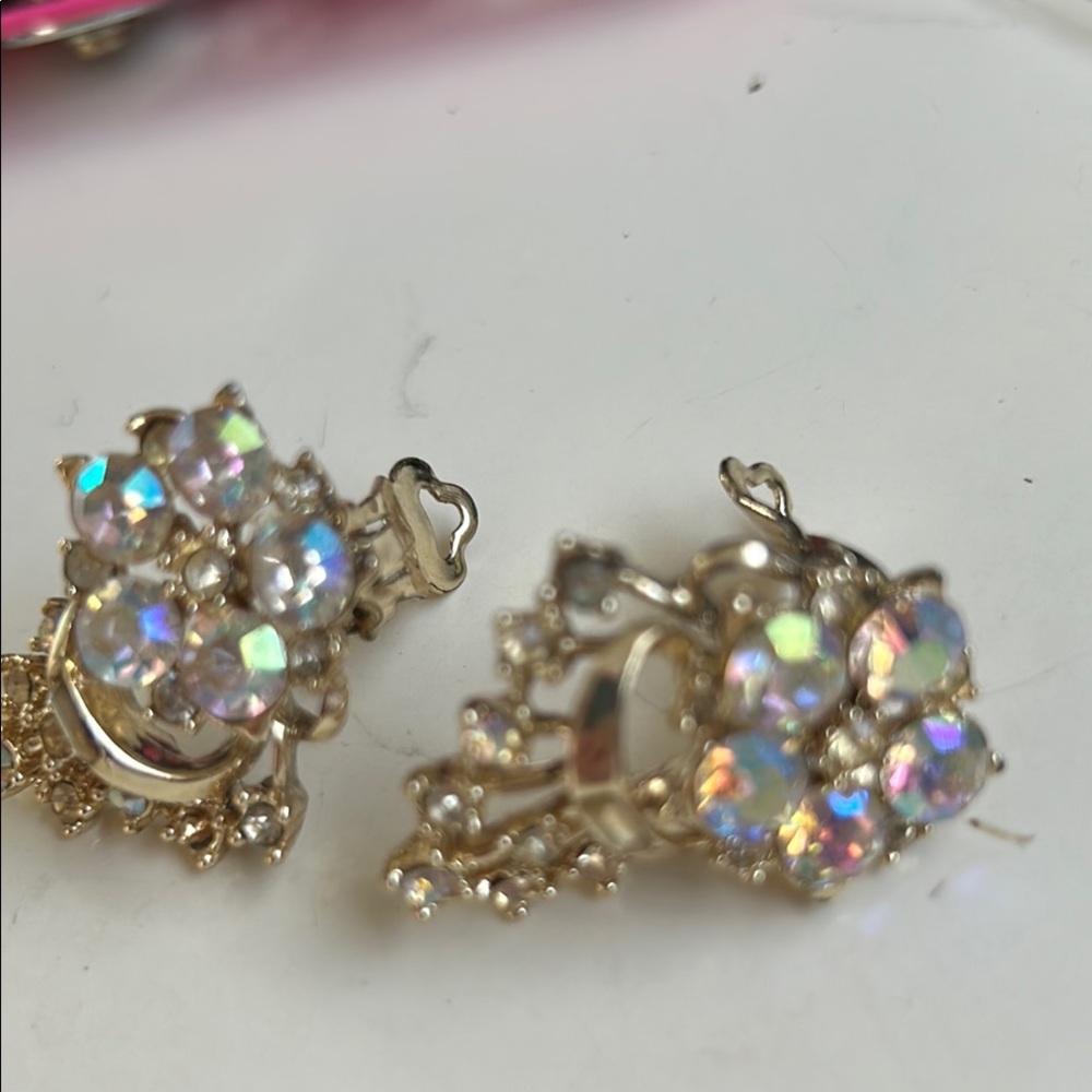 Gold Floral AB Rhinestone Clip on Earrings Lots of sparkle. ❇️